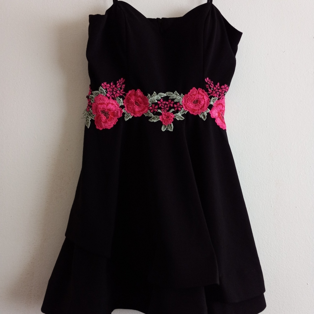 B. Smart-Juniors Strapless Floral Applique Fit - Picture 6 of 6